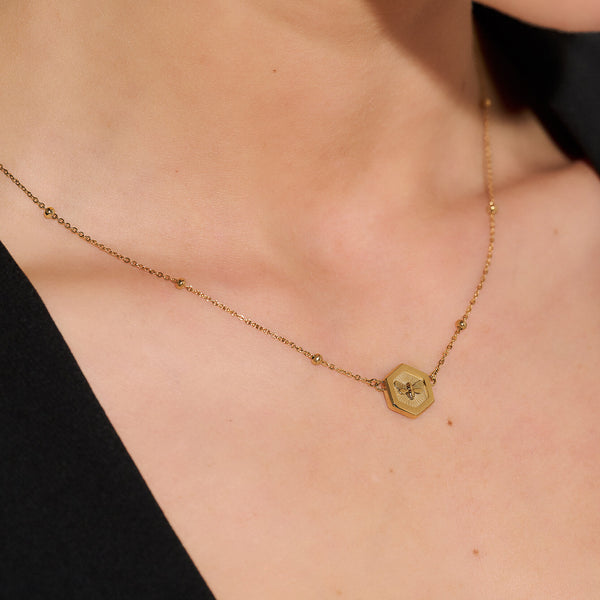 Signature Minima Bee Gold Pendant Necklace
